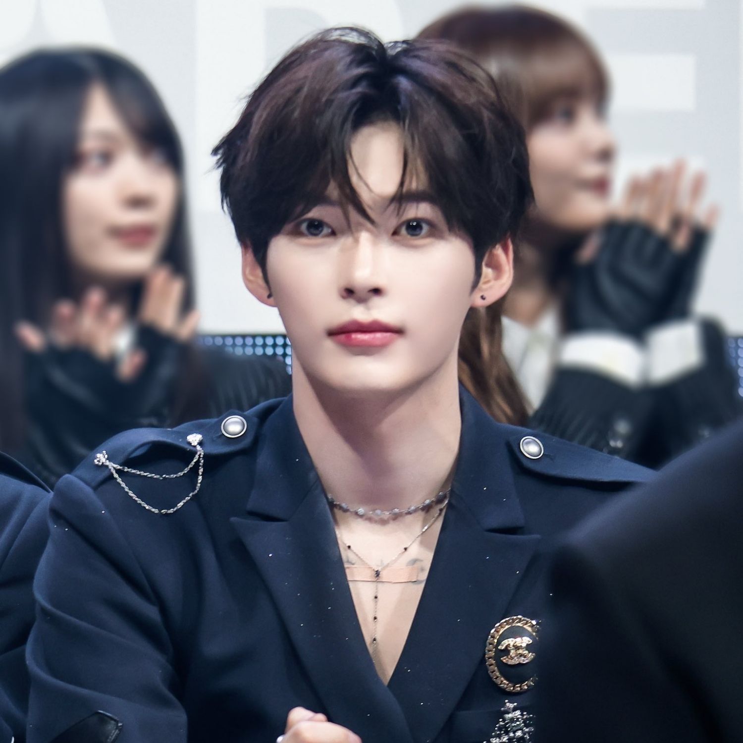 Foto terbaru Sung Hanbin (ZEROBASEONE)