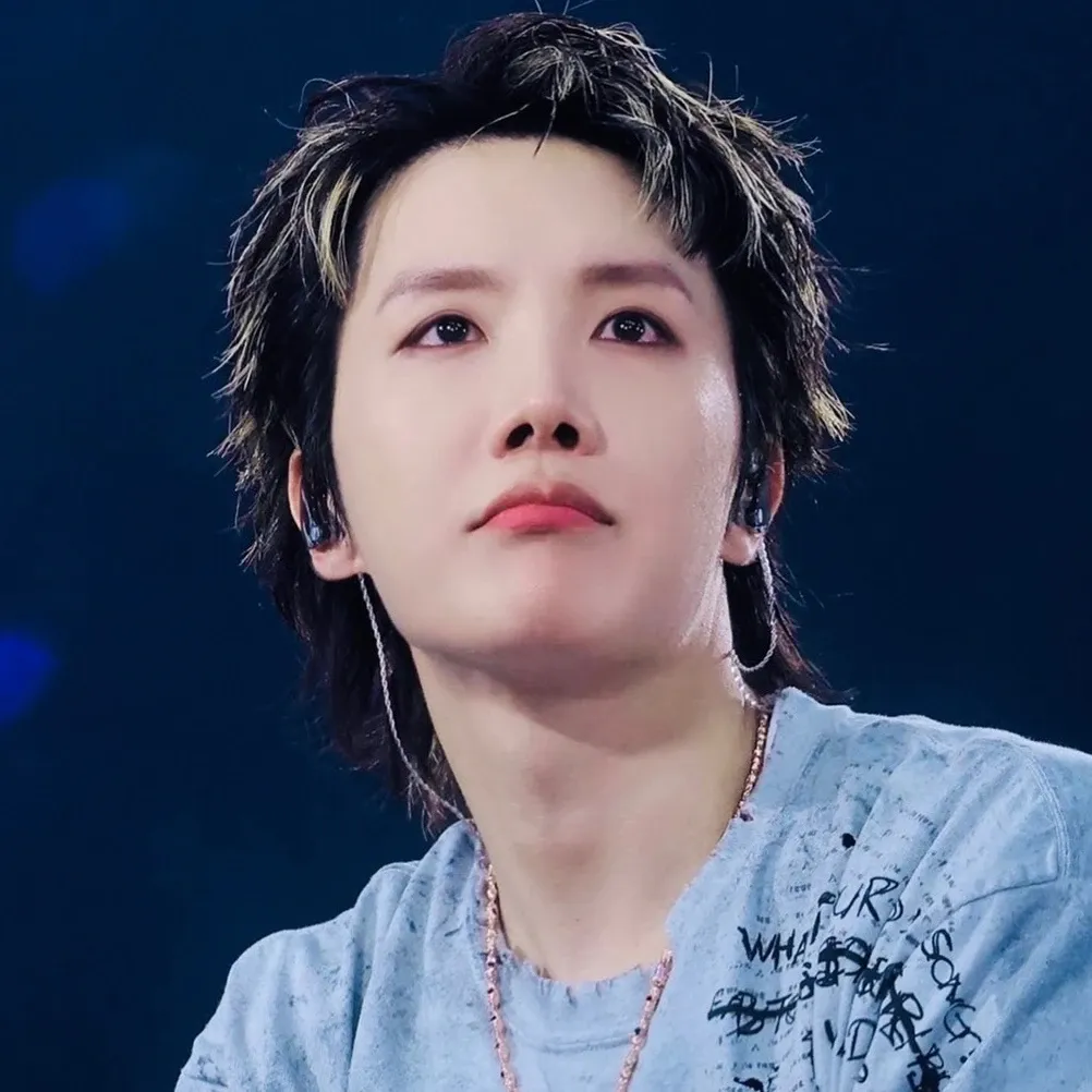 Momen yang diabadikan oleh penggemar j-hope (BTS)
