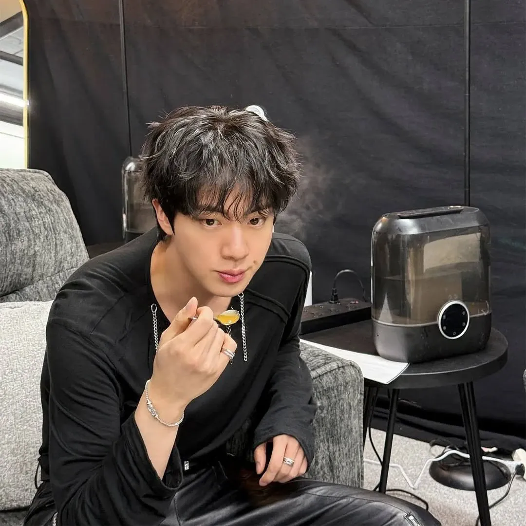 Foto terbaru Jin (BTS)