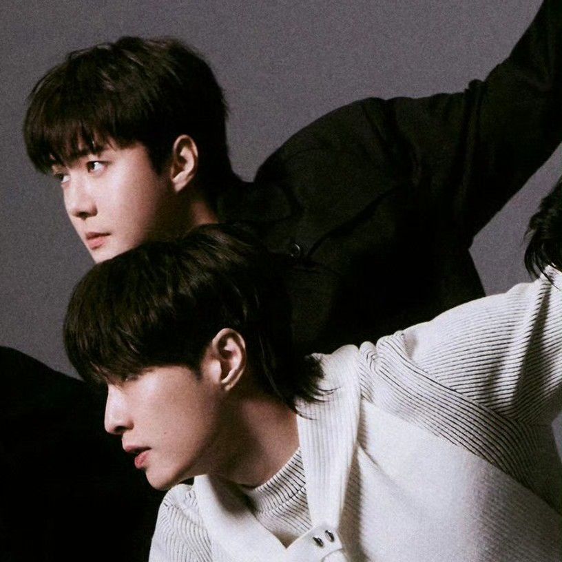 Behind-the-scenes cut of Lay (EXO)