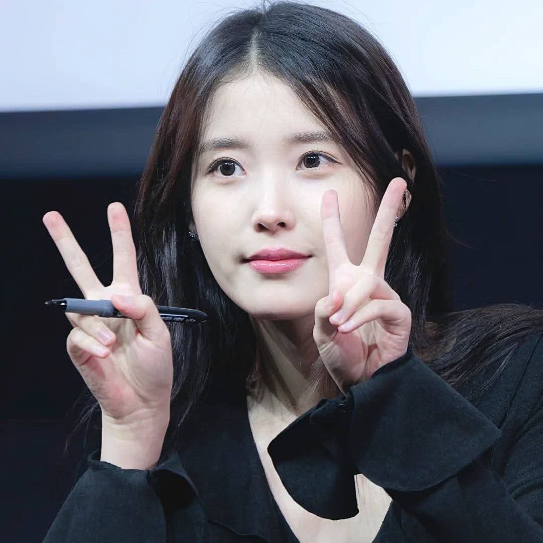 아이유 최근 활동샷