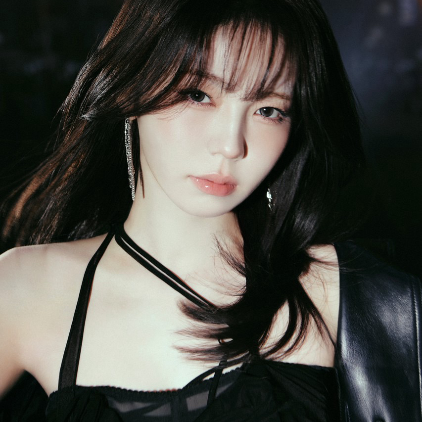 Latest photo of Ayaka (NiziU)