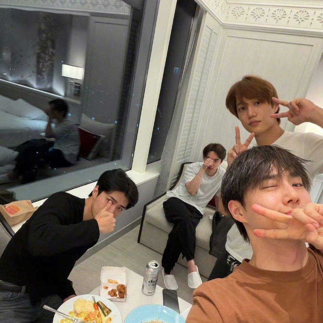 EXO 최근 활동샷