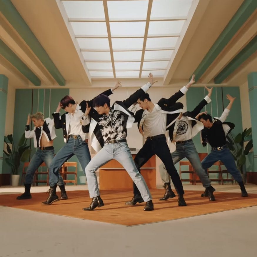 A moment captured by Jinjin (ASTRO)'s fan