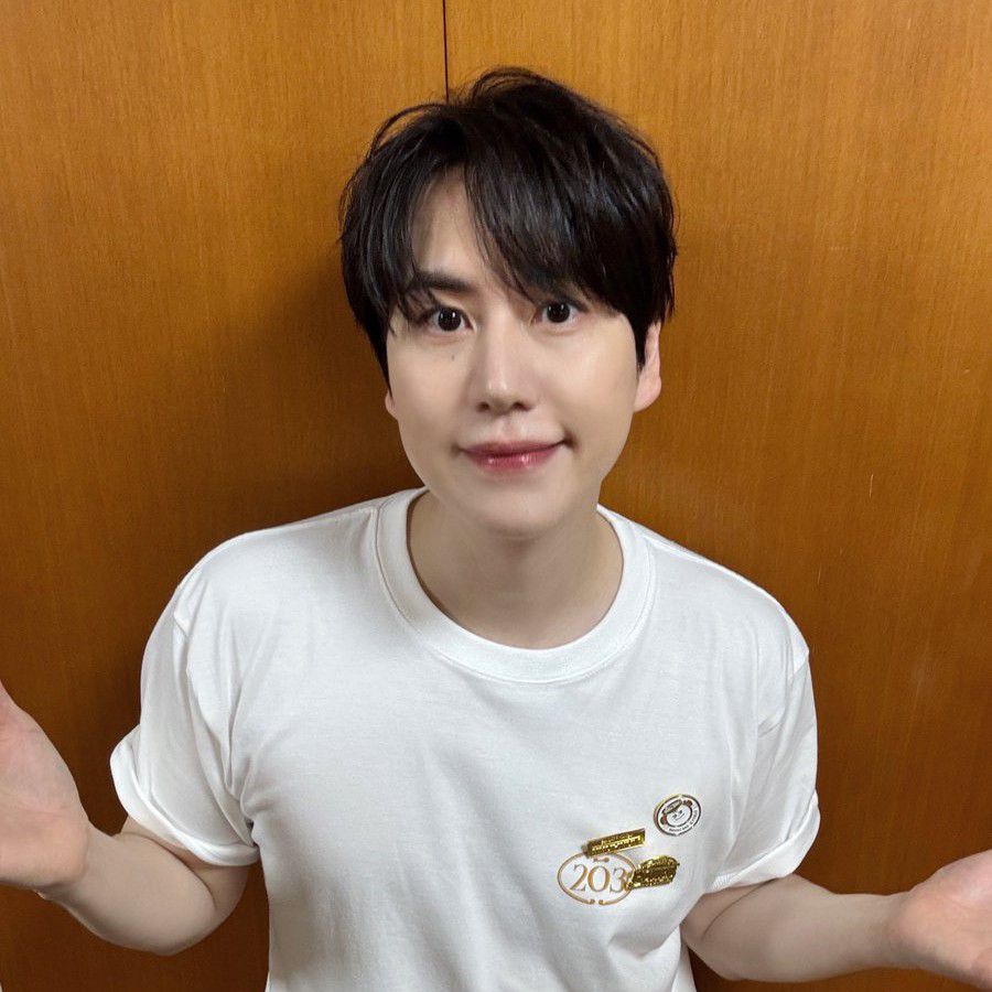Behind-the-scenes cut of Kyuhyun (Super Junior)