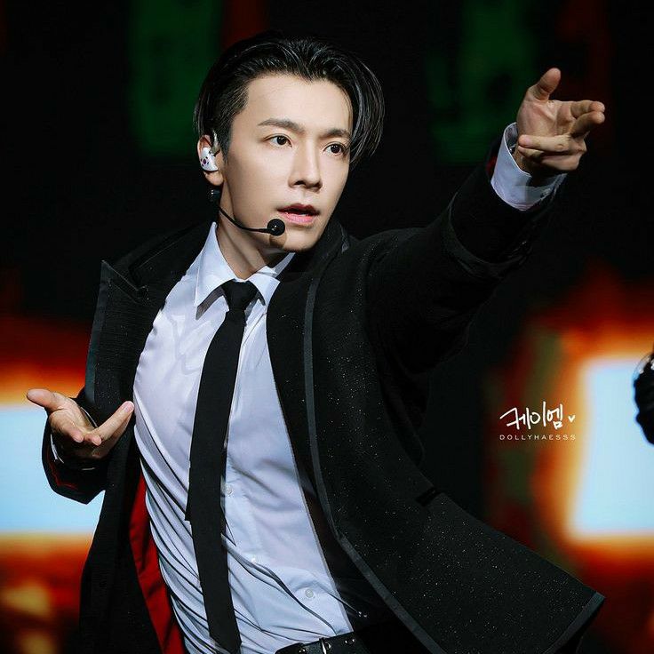 Foto aktivitas terbaru Donghae (Super Junior)
