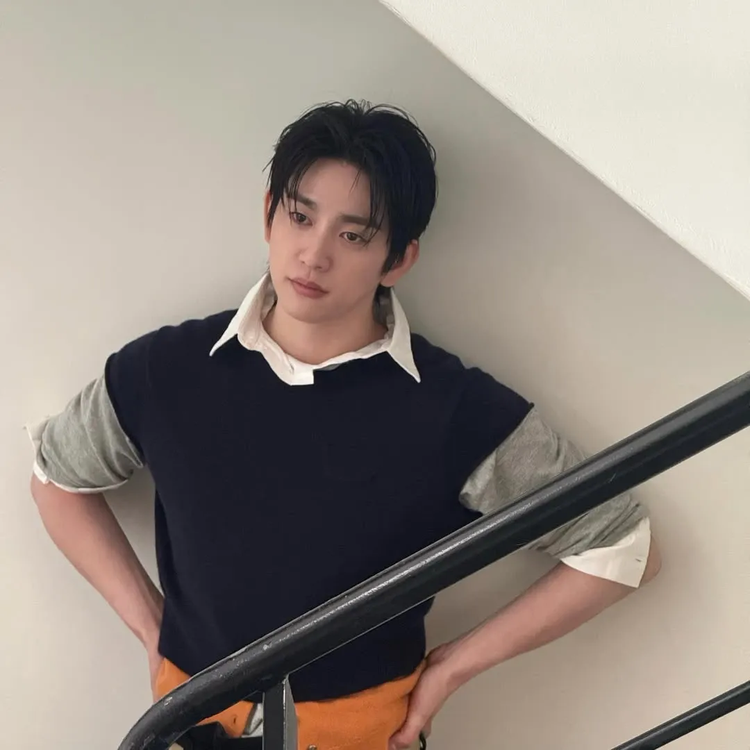 Latest photo of Jinyoung (GOT7)