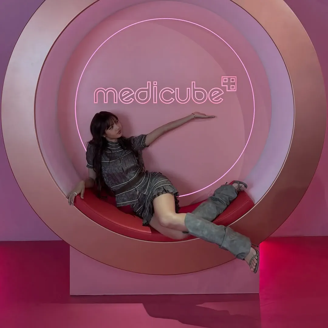 Momen yang diabadikan oleh penggemar Lisa (BLACKPINK)