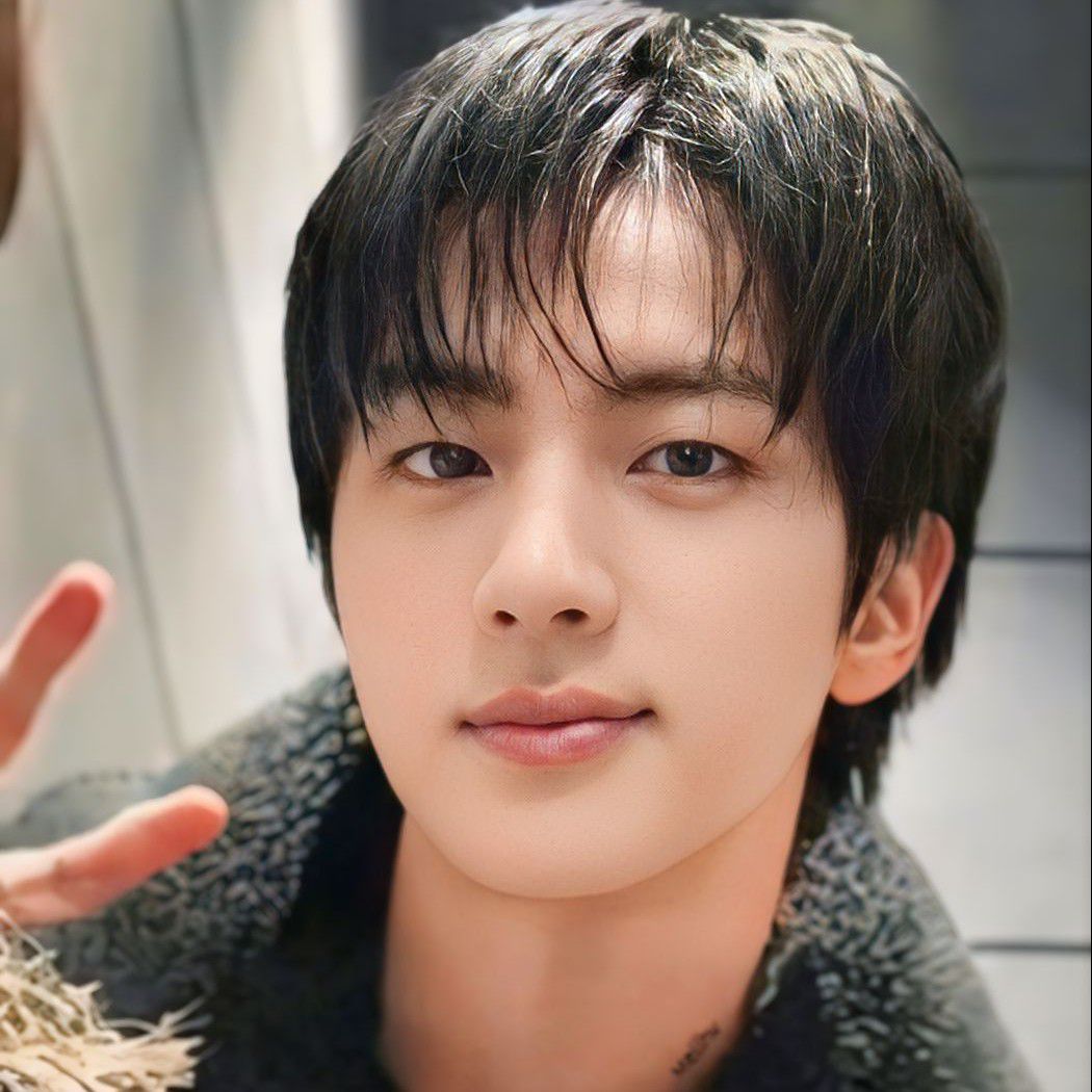 진 (방탄소년단)의 최신 사진