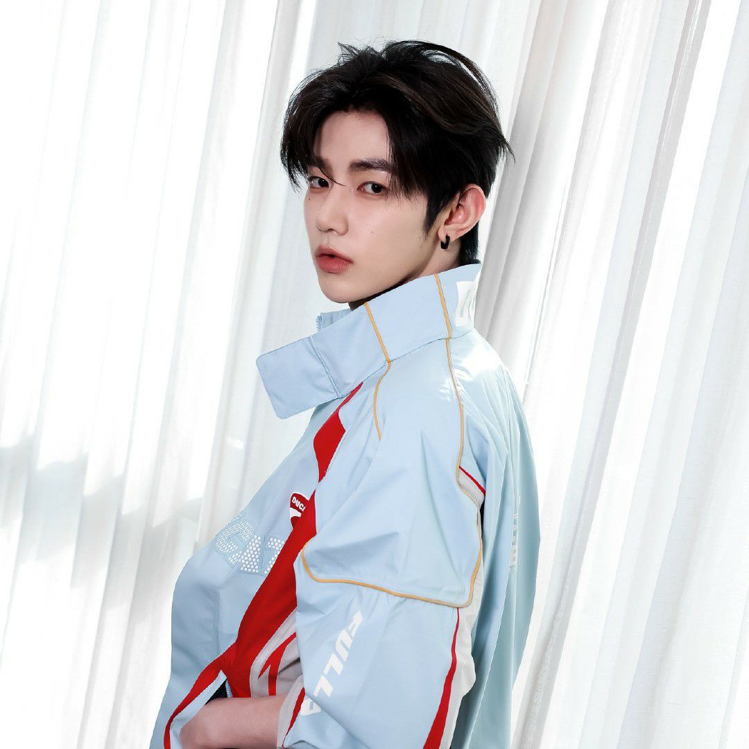 Behind-the-scenes cut of Zhang Hao (ZEROBASEONE)