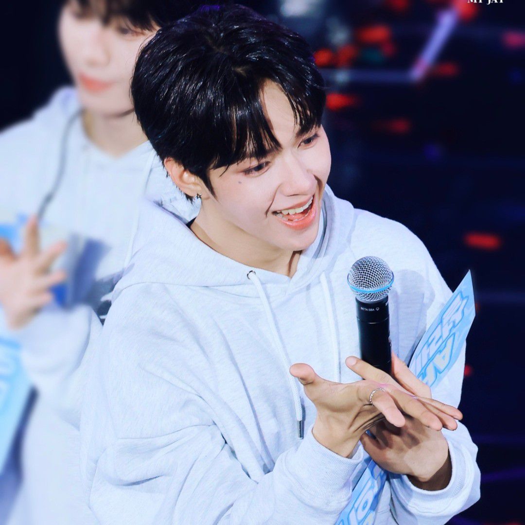 Latest photo of JL (AHOF)