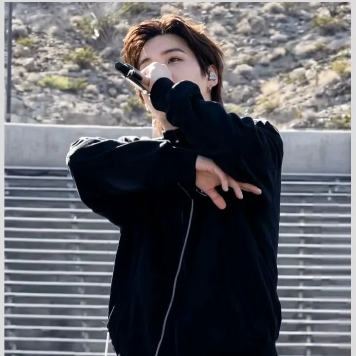 Foto terbaru SUGA (BTS)