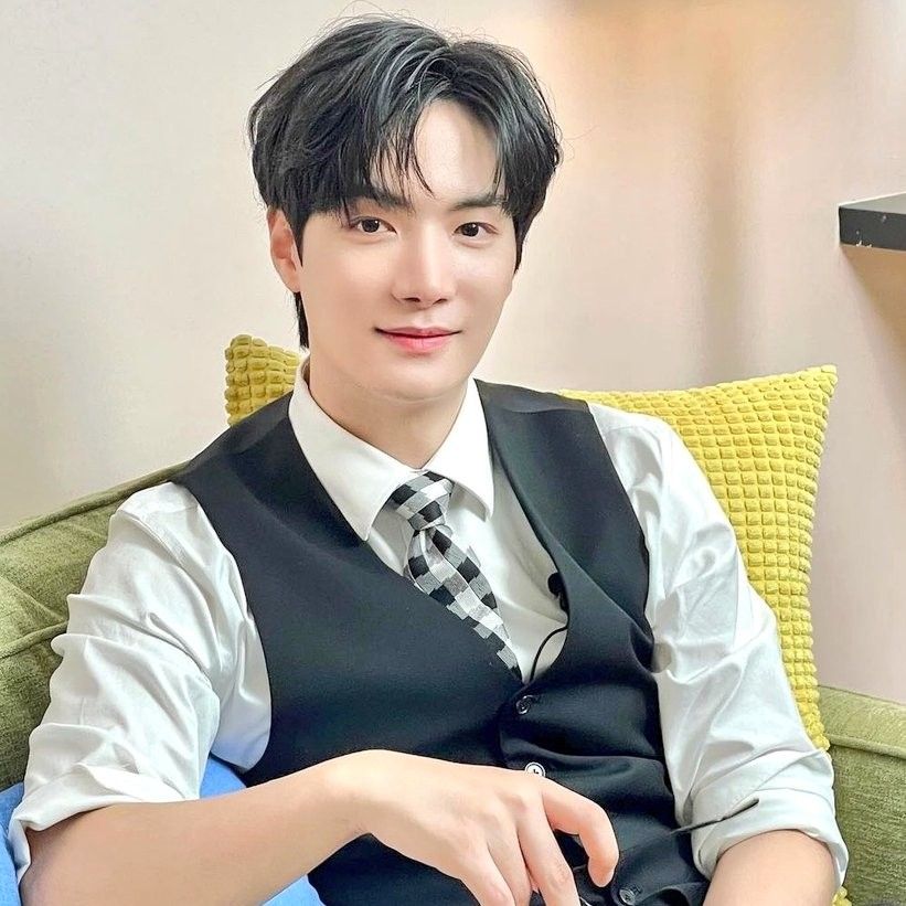 Behind-the-scenes cut of Kim Jonghyeon