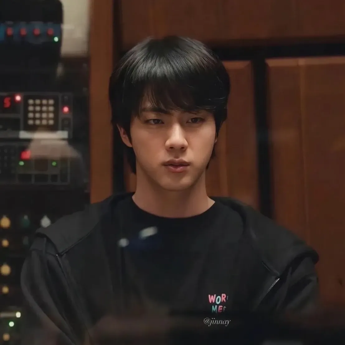 Potret di balik layar Jin (BTS)