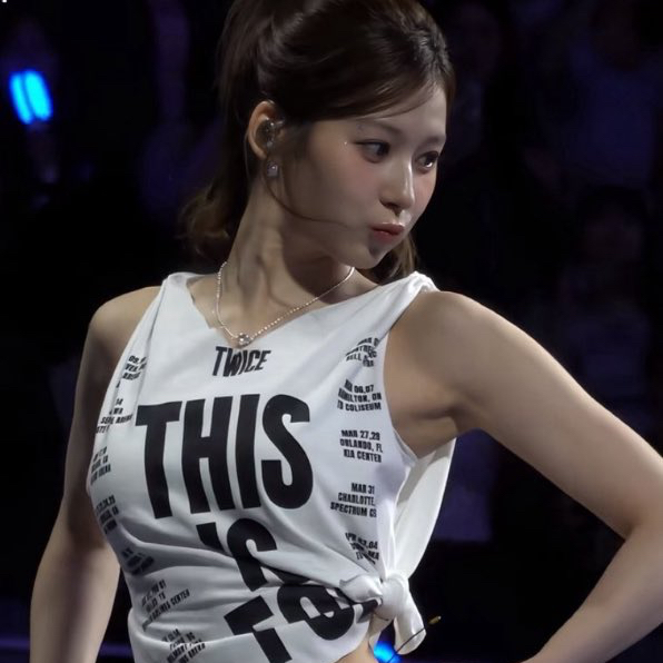 Potret di balik layar Sana (TWICE)