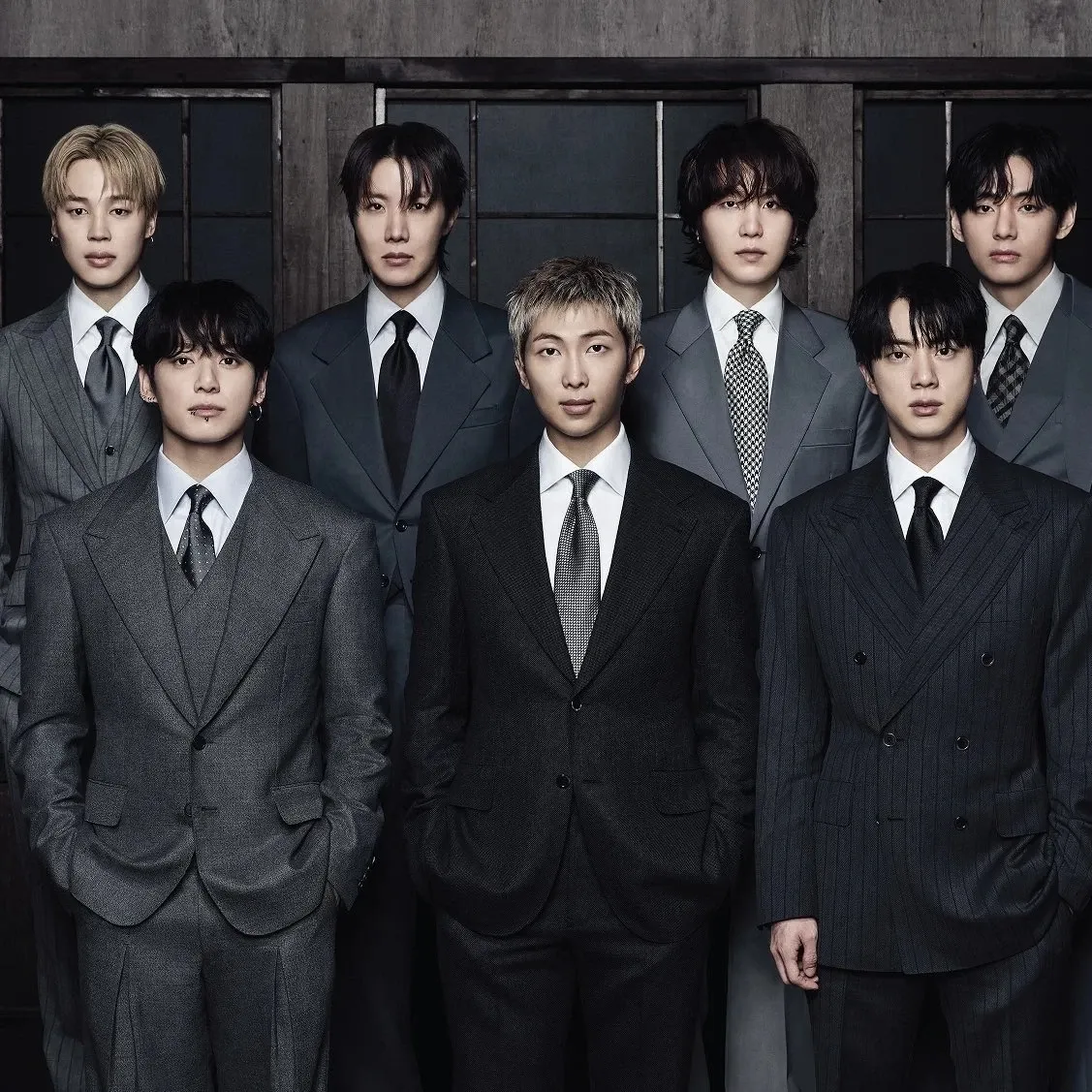 Behind-the-scenes cut of BTS