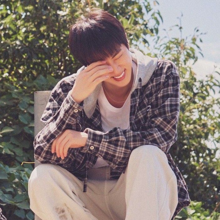 진 (방탄소년단)의 최신 사진