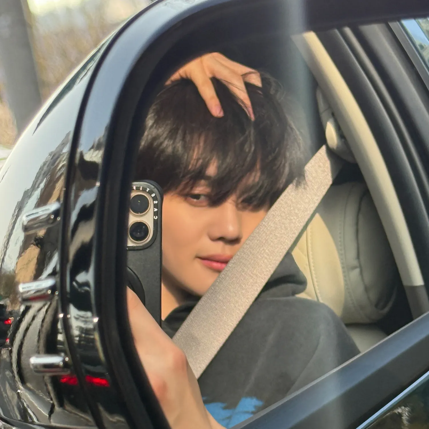 Behind-the-scenes cut of Kim Gyuvin