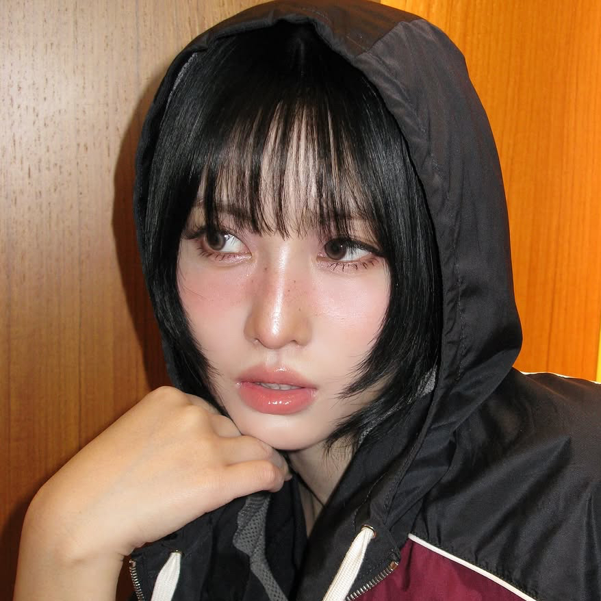 Foto aktivitas terbaru Momo (TWICE)
