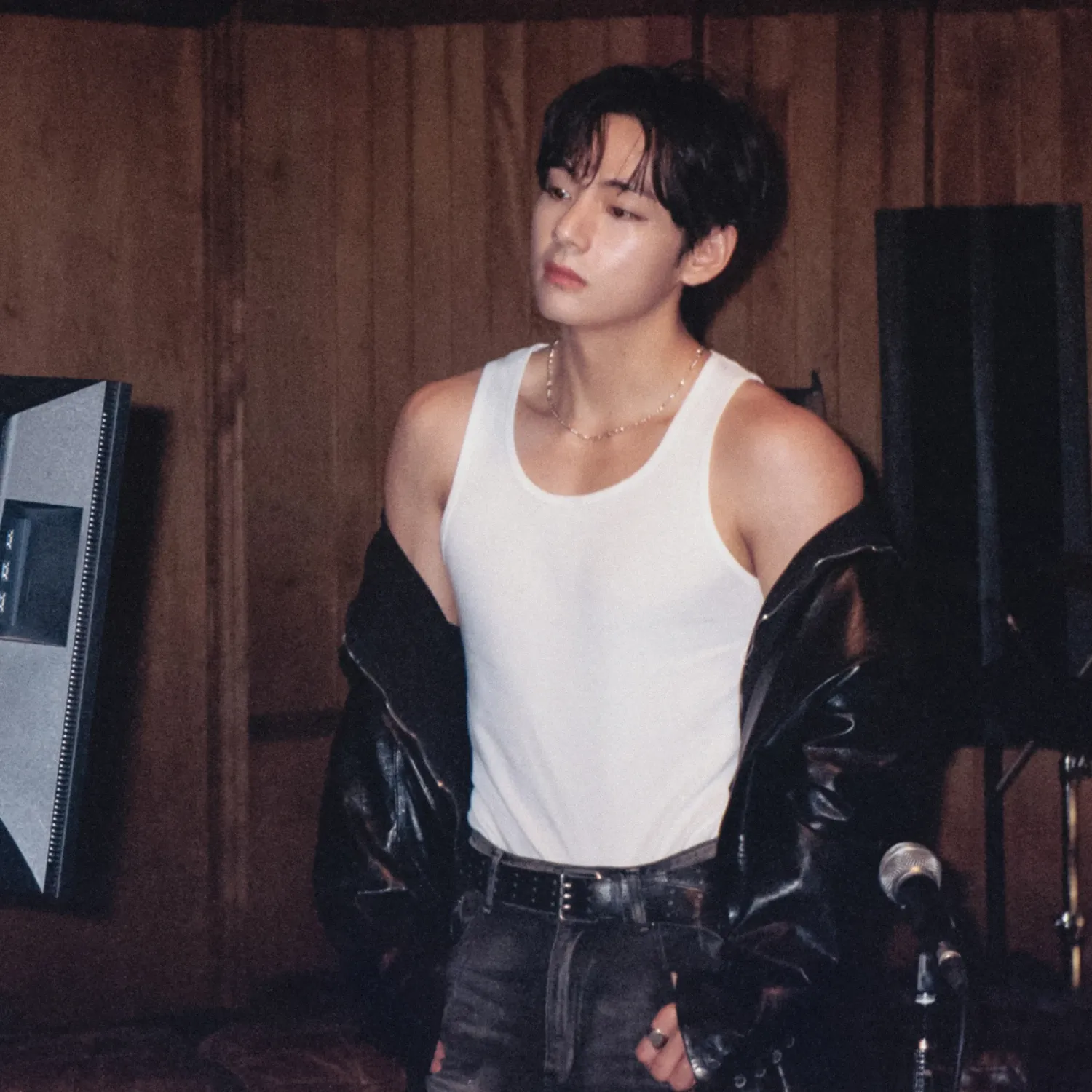 V (BTS)の舞台裏ショット