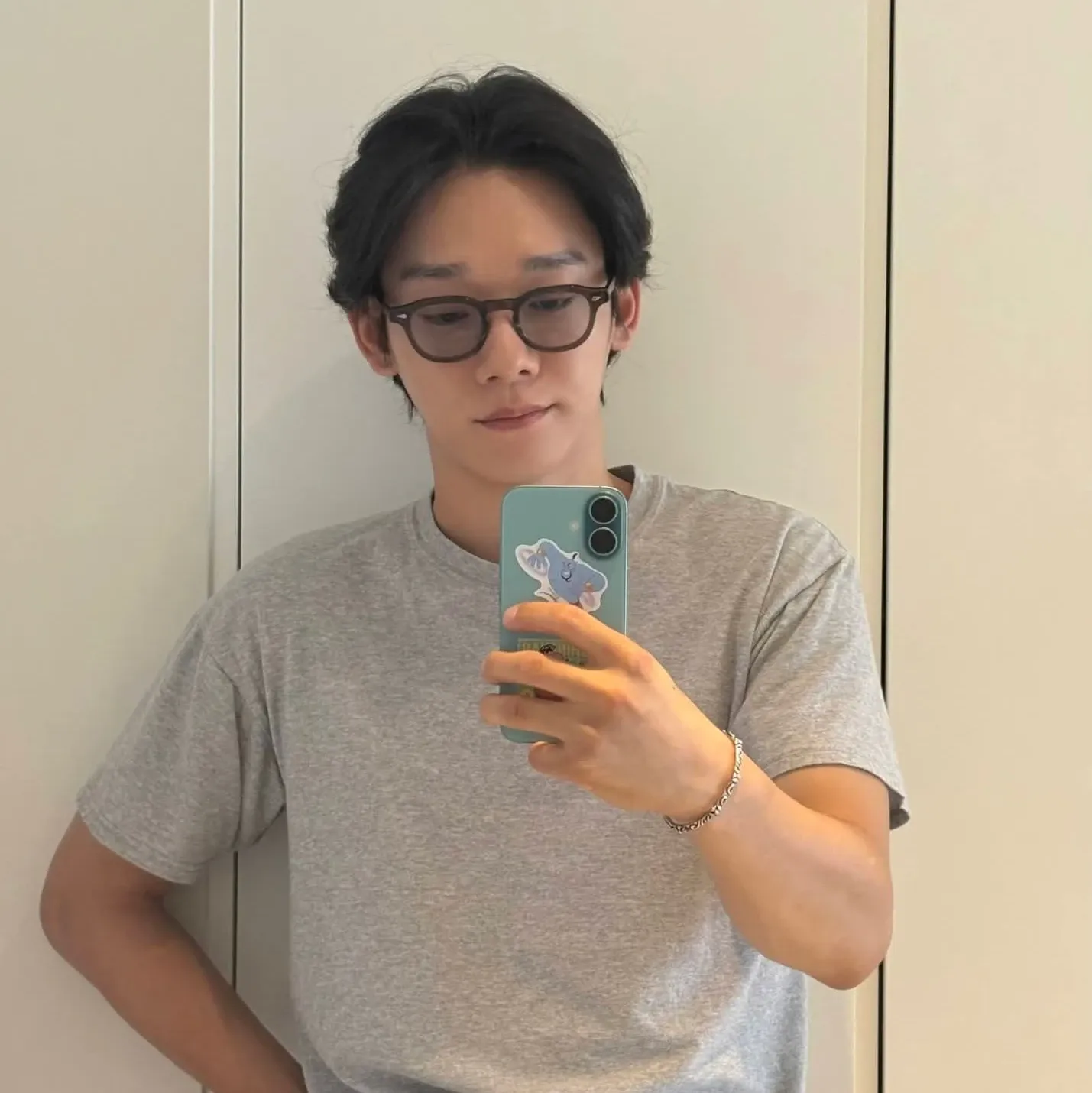 Behind-the-scenes cut of Chen (EXO)