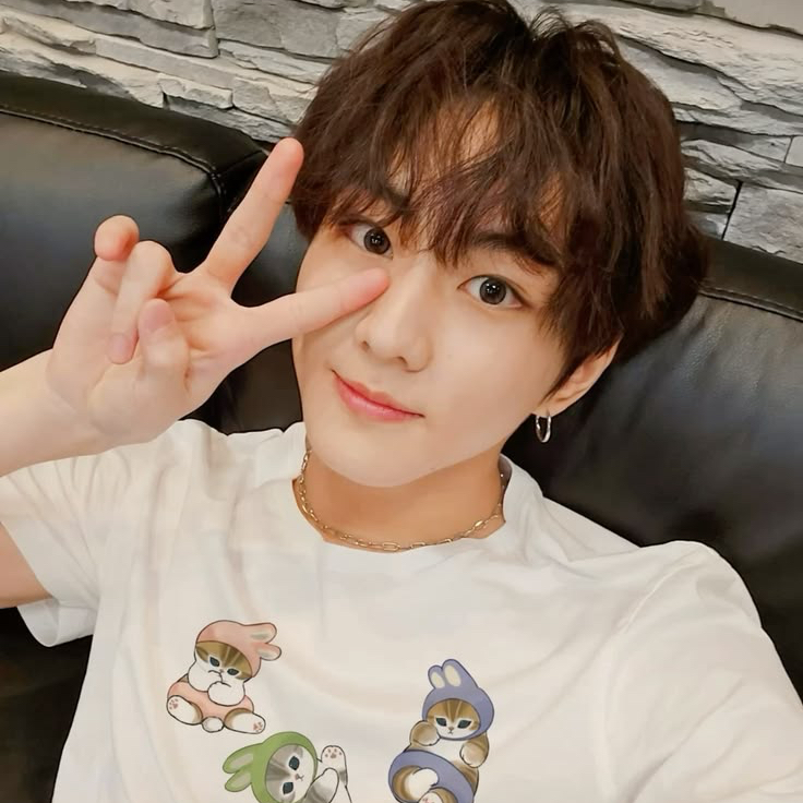 Latest photo of Jungwon (ENHYPEN)