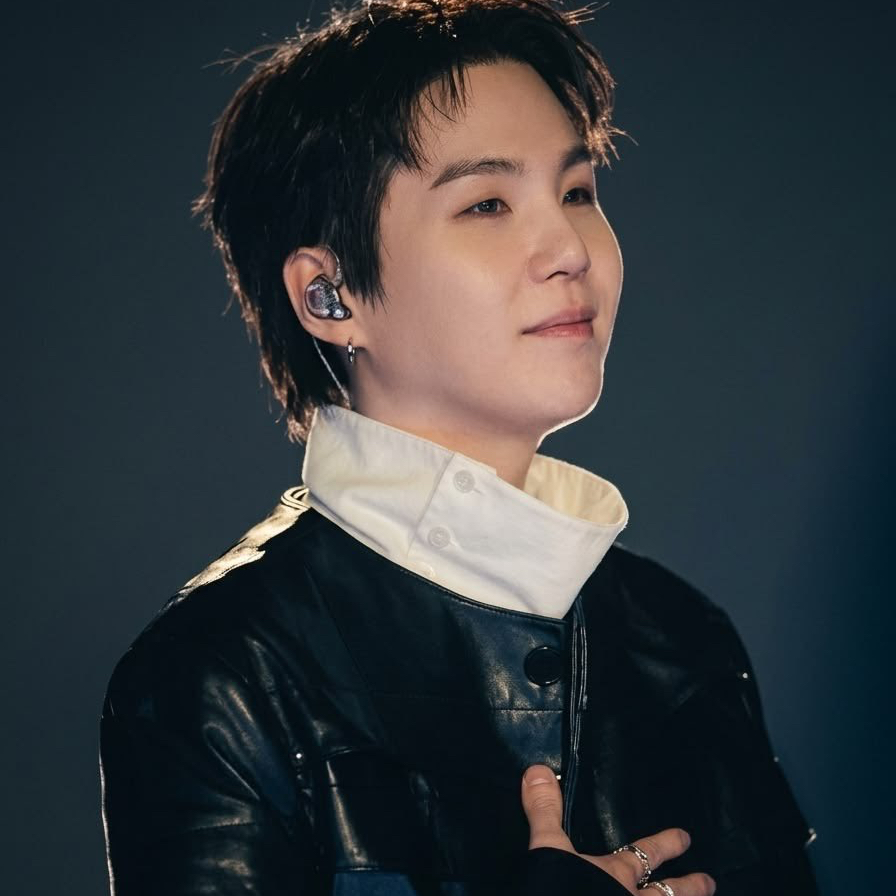 Foto aktivitas terbaru SUGA (BTS)