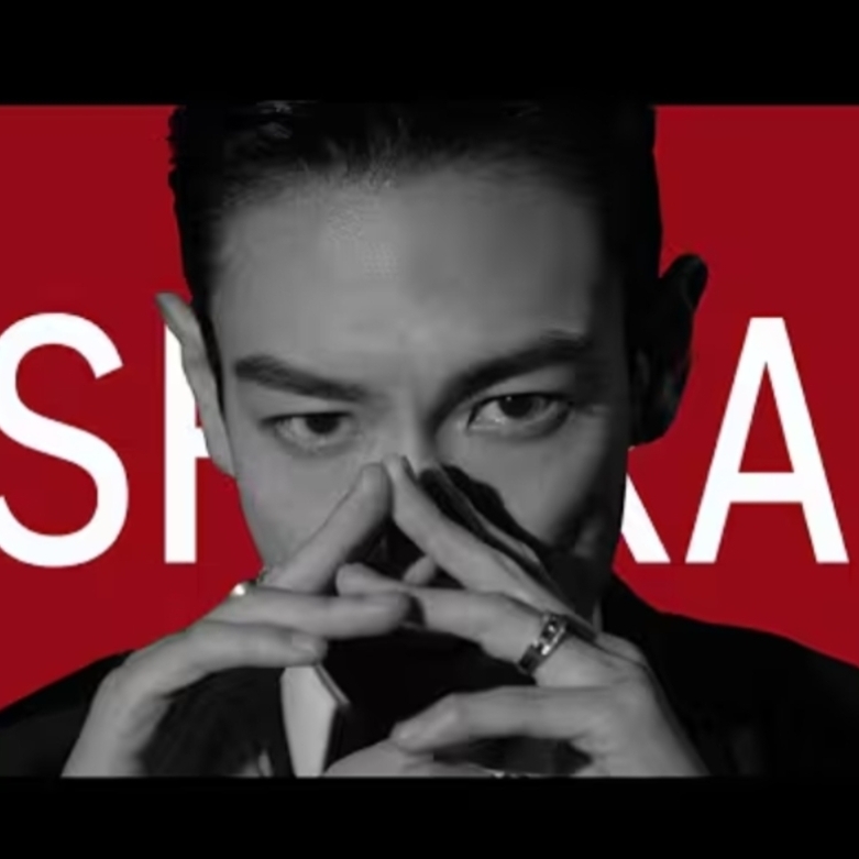 A moment captured by T.O.P's fan