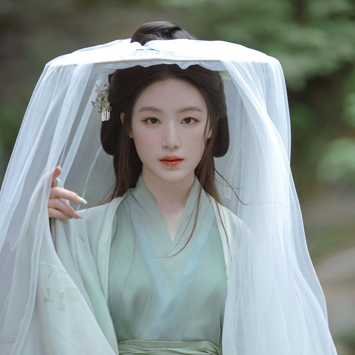 Behind-the-scenes cut of Shuhua (i-dle)