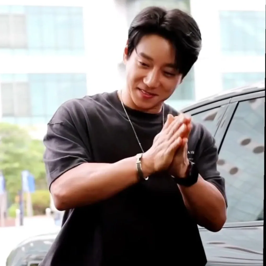 Recent activity shot of Hwang Chiyeol
