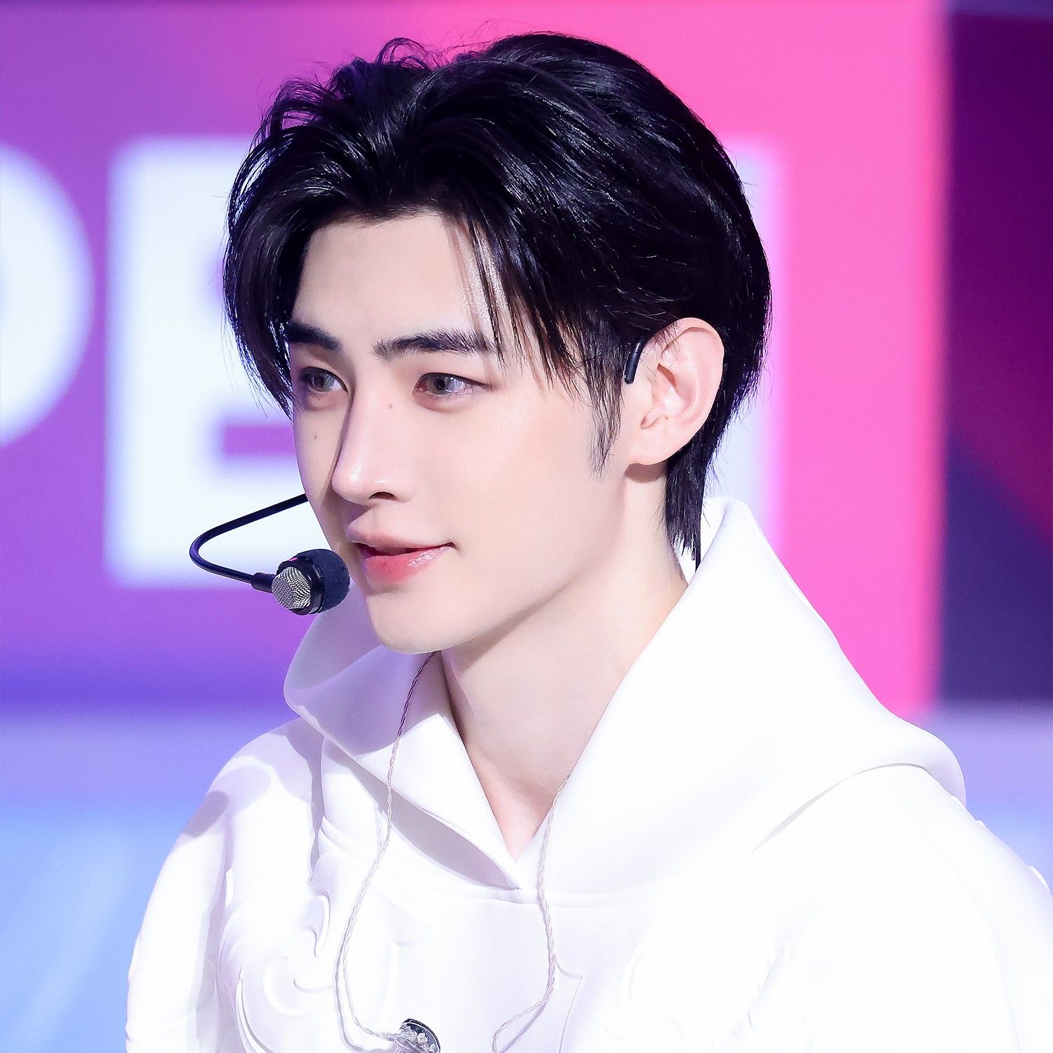 Latest photo of Sunghoon (ENHYPEN)