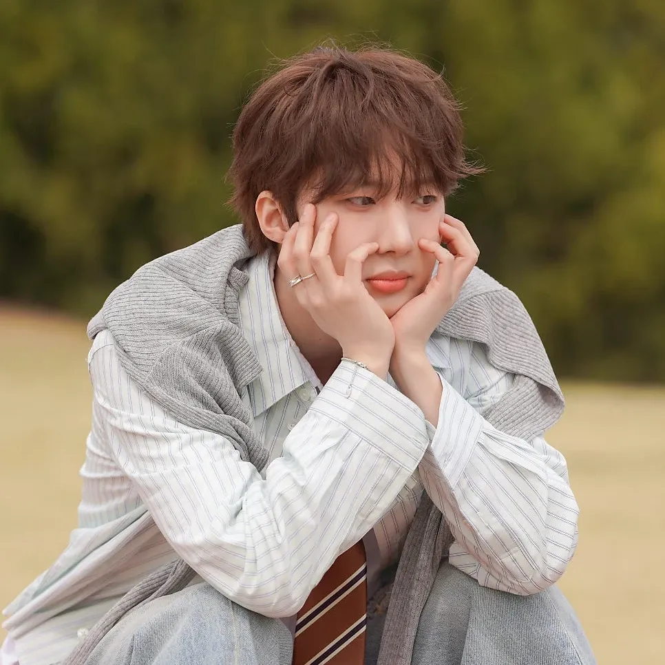 A moment captured by Hui (PENTAGON)'s fan