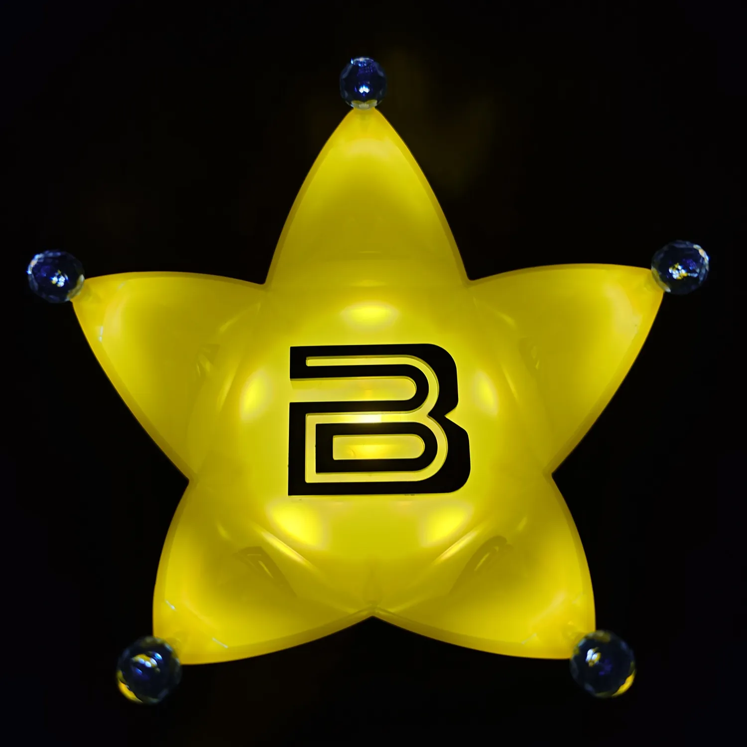 Behind-the-scenes cut of BIGBANG