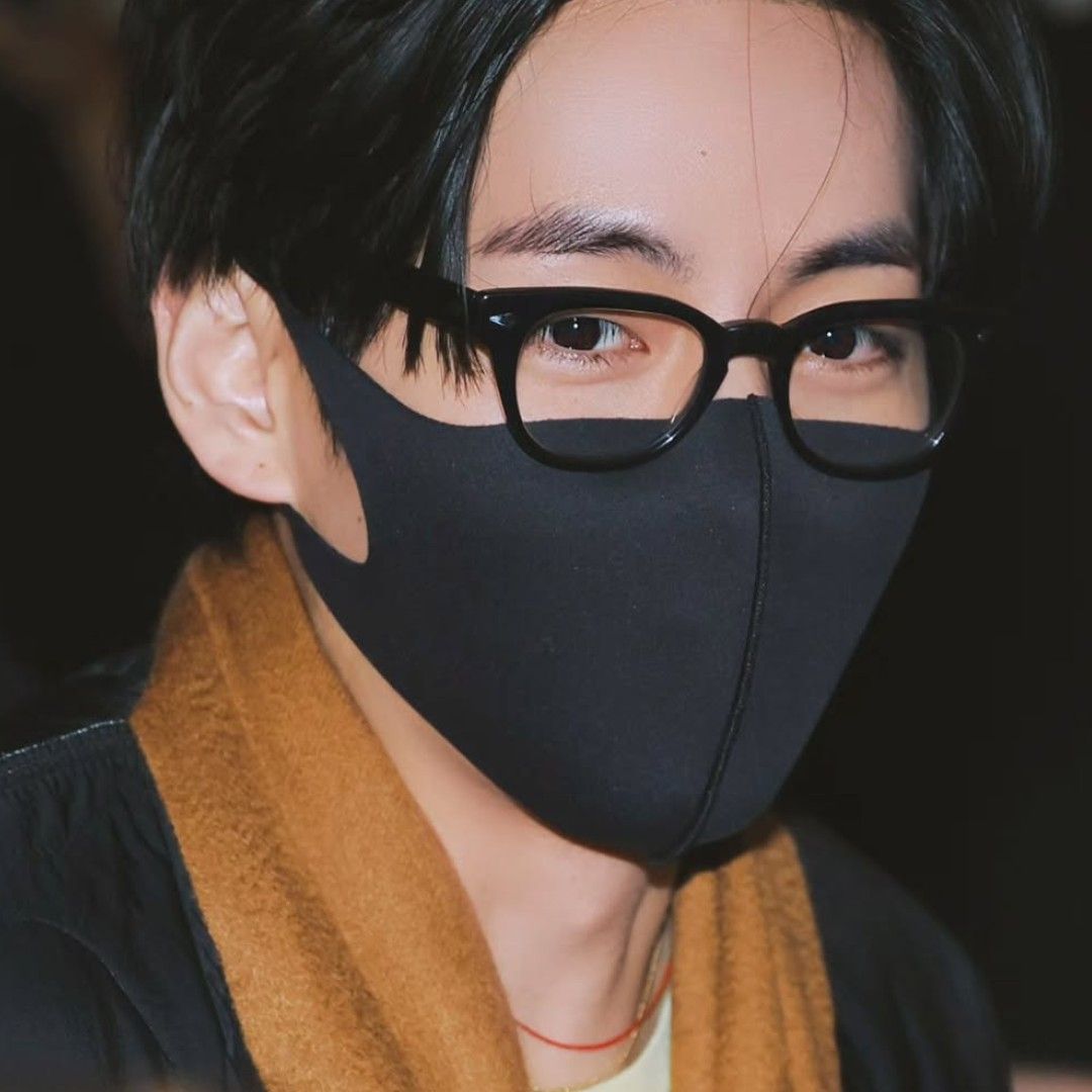 Latest photo of V (BTS)