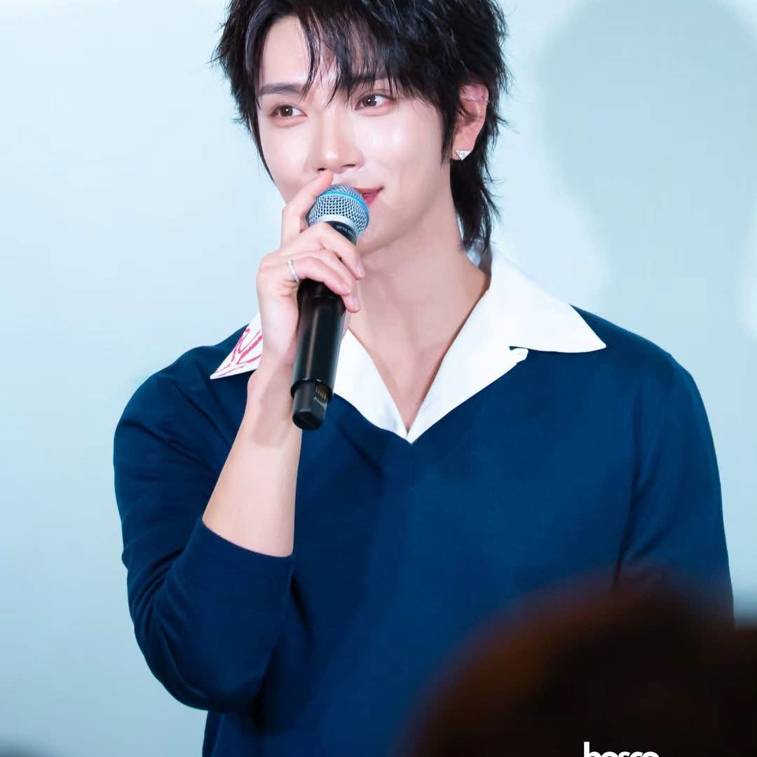 Recent activity shot of Joshua (SEVENTEEN)