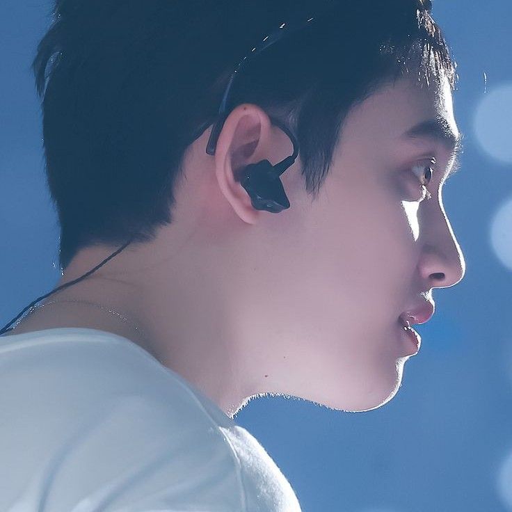 Behind-the-scenes cut of EXO