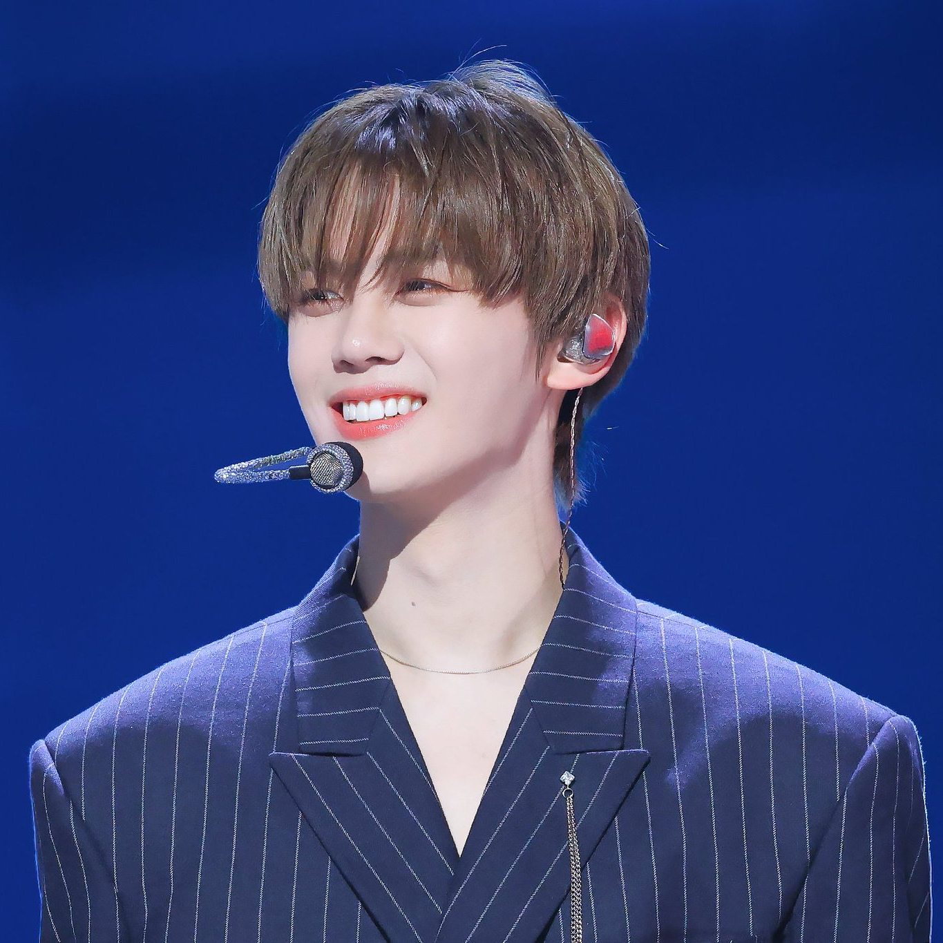 A moment captured by Kim Gyuvin's fan