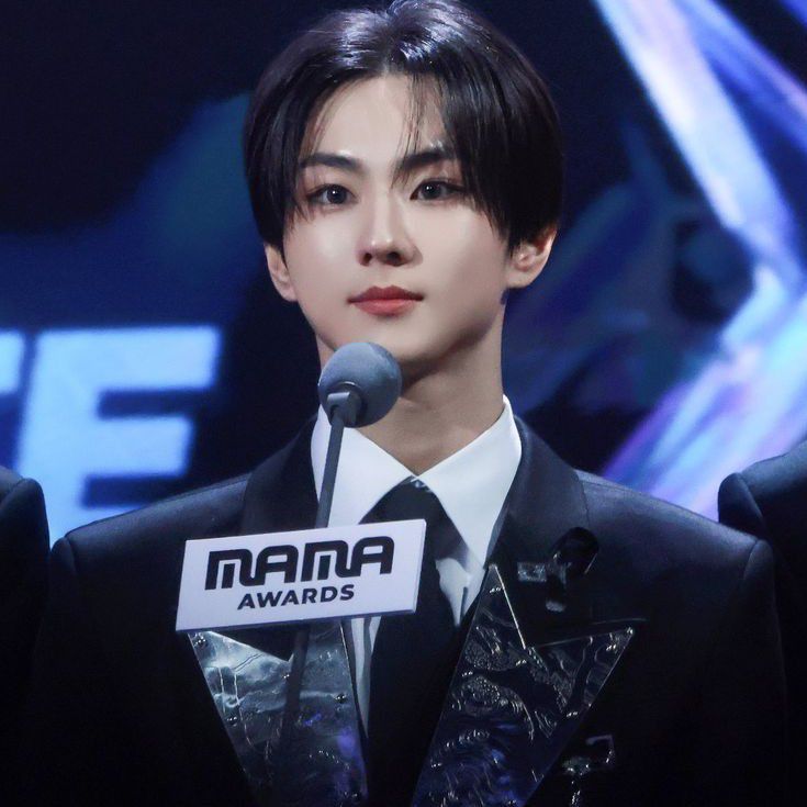 Latest photo of Jungwon (ENHYPEN)