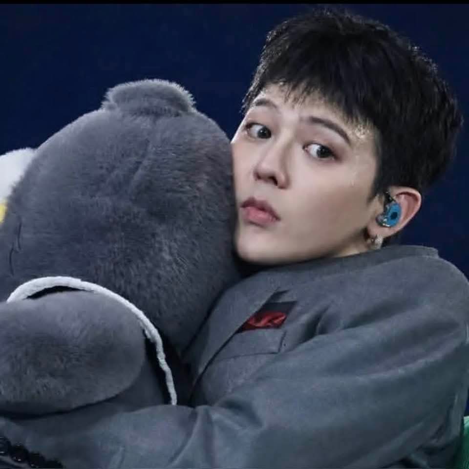 Recent activity shot of G-DRAGON (BIGBANG)