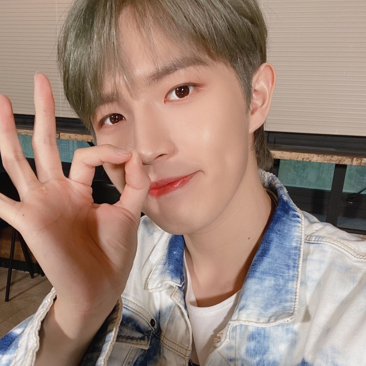 Potret di balik layar Kim Jaehwan