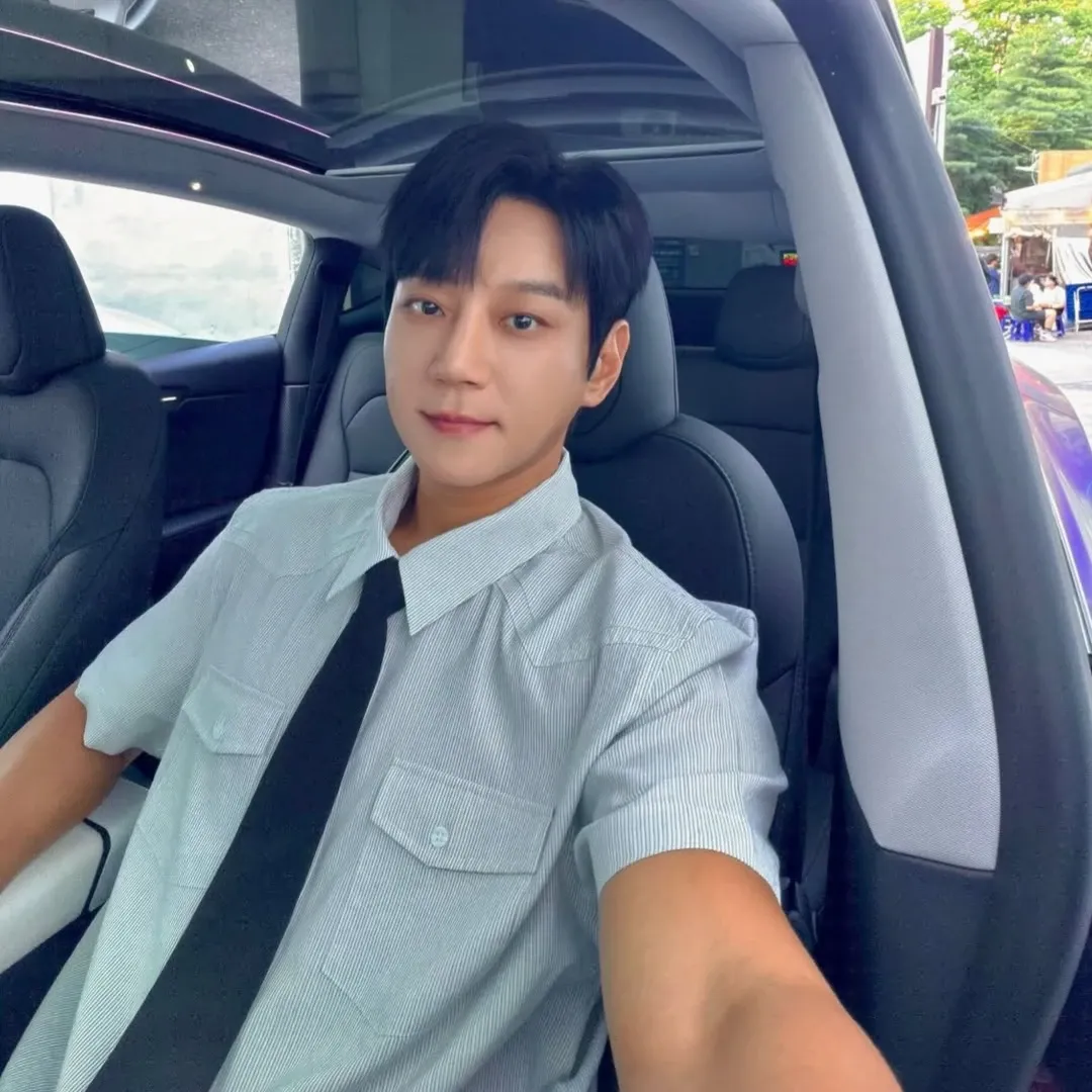 Recent activity shot of Hwang Chiyeol