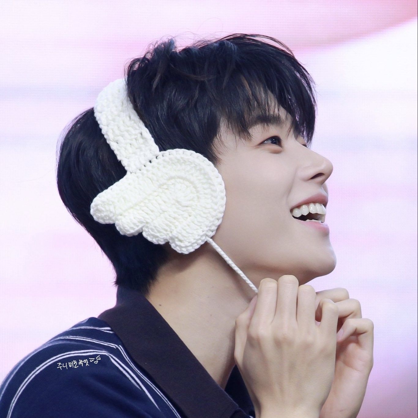 A moment captured by MJ (ASTRO)'s fan