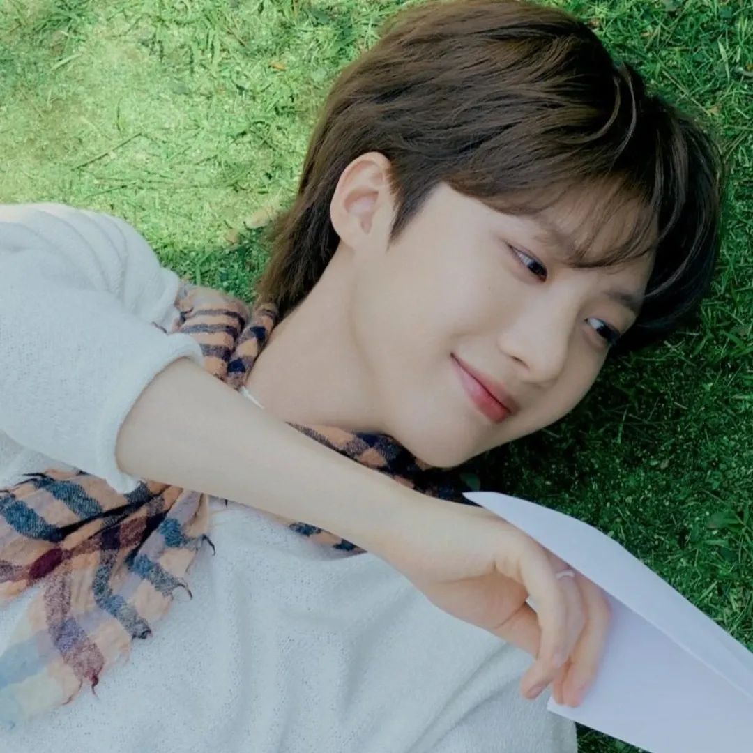 Behind-the-scenes cut of Hui (PENTAGON)