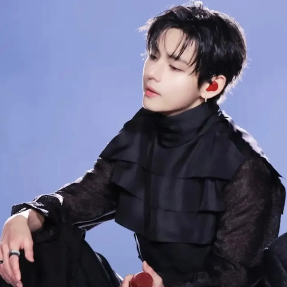 Latest photo of V (BTS)