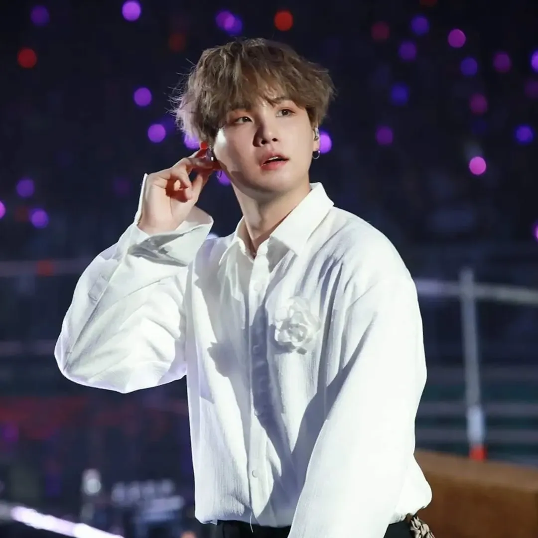 Foto aktivitas terbaru SUGA (BTS)