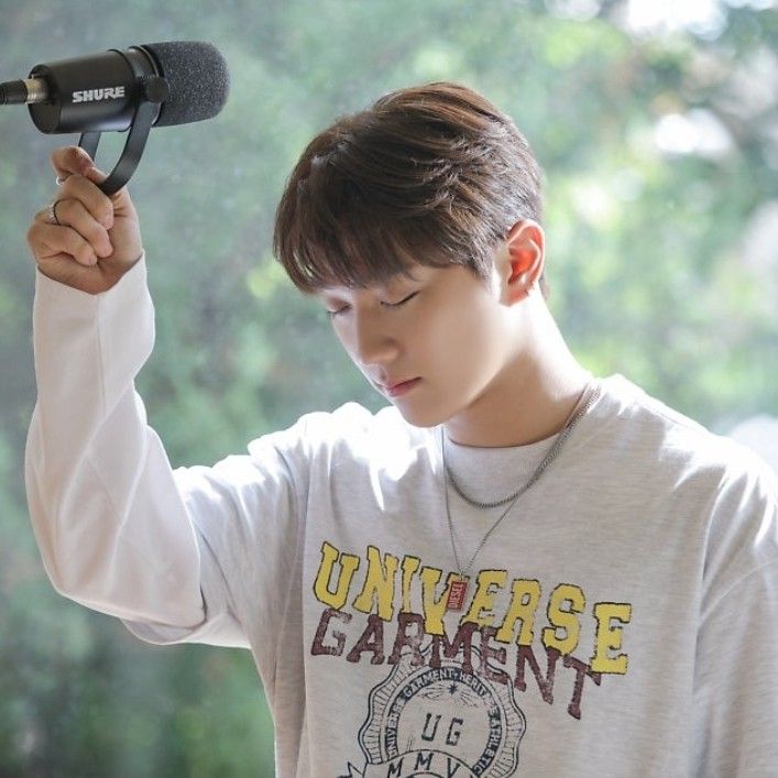 Behind-the-scenes cut of Hong Joochan (GoldenChild)