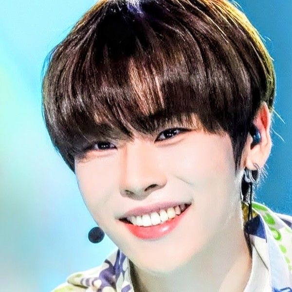 Signature photo of Eddie capturing their charm