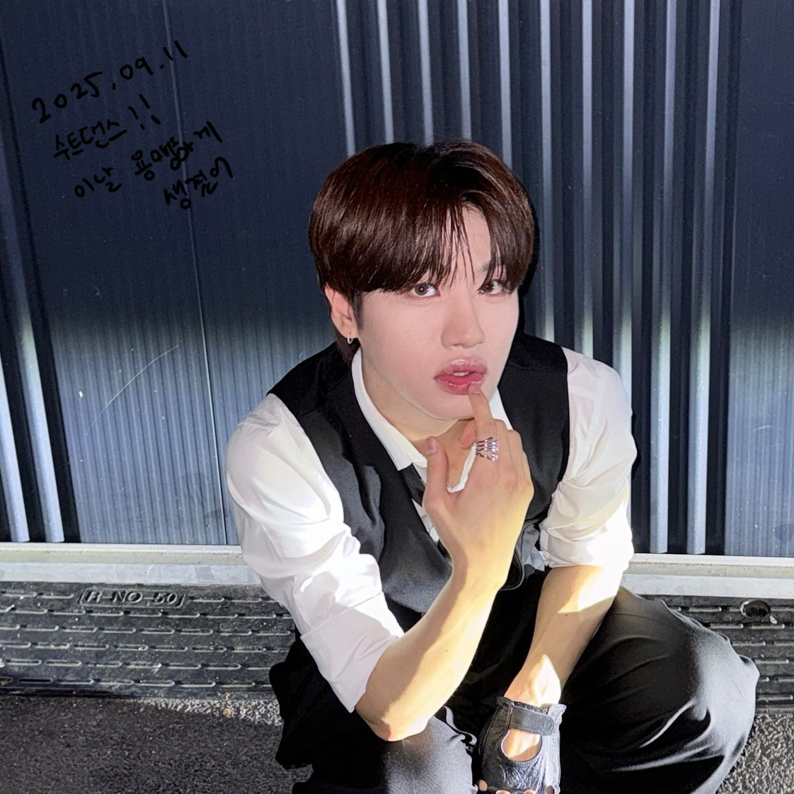 Behind-the-scenes cut of Huiwon (n.SSign)