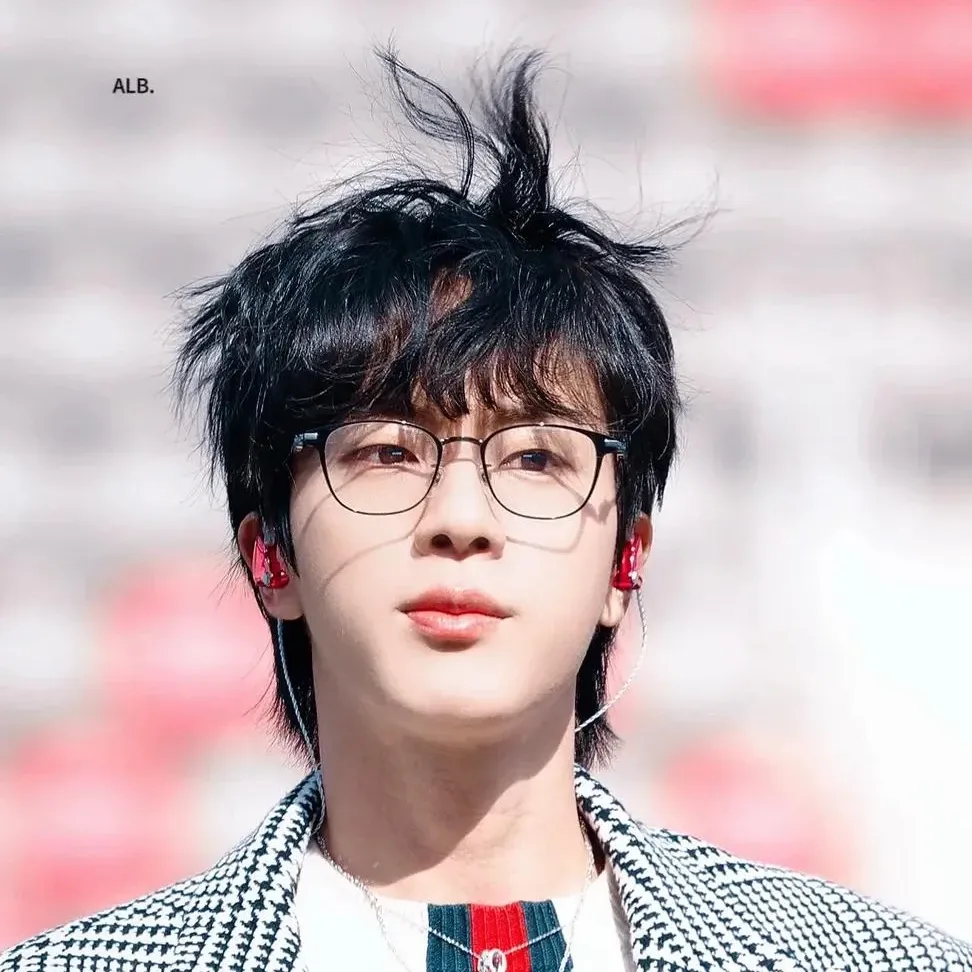 Foto aktivitas terbaru Jin (BTS)