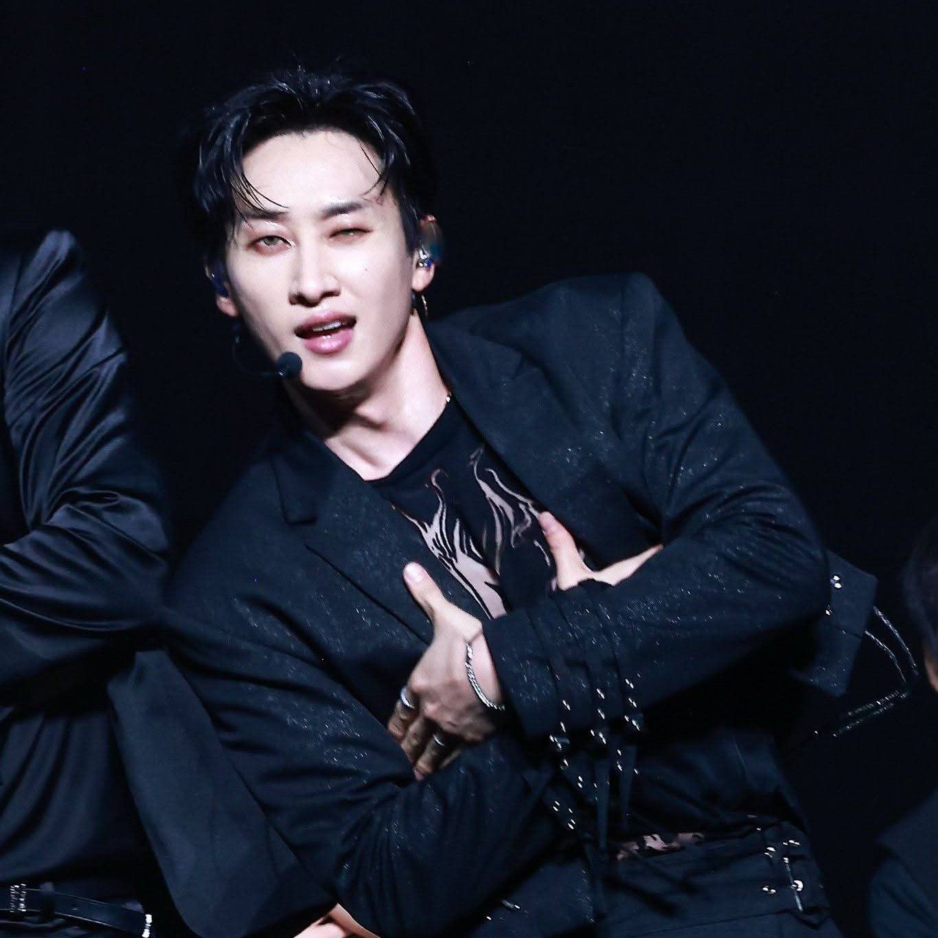 A moment captured by Eunhyuk (Super Junior)'s fan